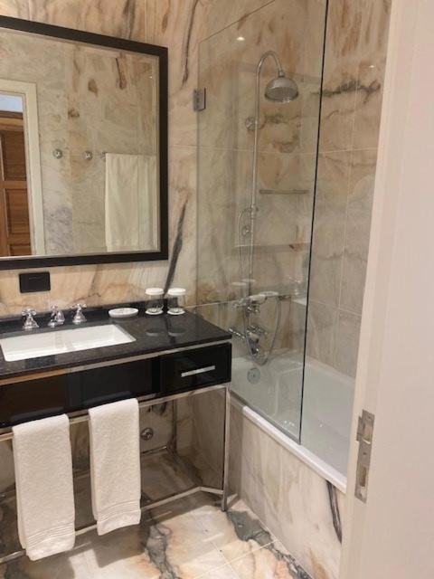 Solar Do Requeijo By Luna Hotels & Resorts Аркуш-де-Валдевеш Екстер'єр фото A shower enclosure with a sliding door